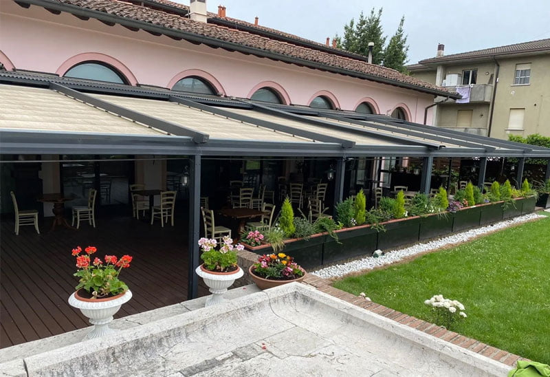 ristorante-sala-esterna-capriolo ristorante pizzeria Dukat Capriolo bs asporto e consegna a domicilio